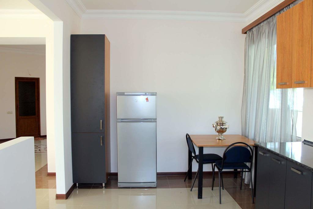Family & Friends Guest House Dilijan Exterior photo